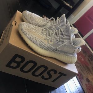 yeezy 350 V2 static